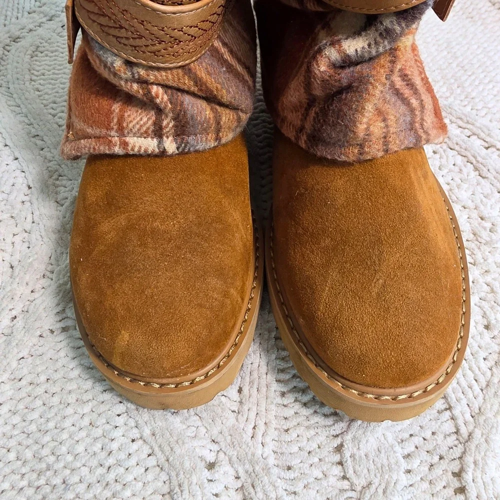 Muk Luks Mid Calf Boots Brown Plaid Flannel Suede Wrap Strap Womens 6 Wide New